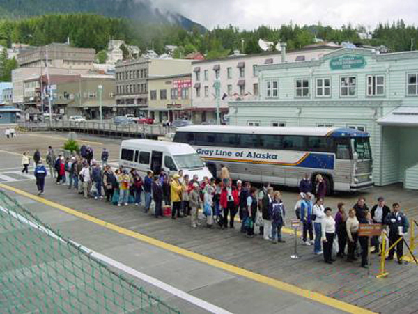 line to board the Norwegian Sun